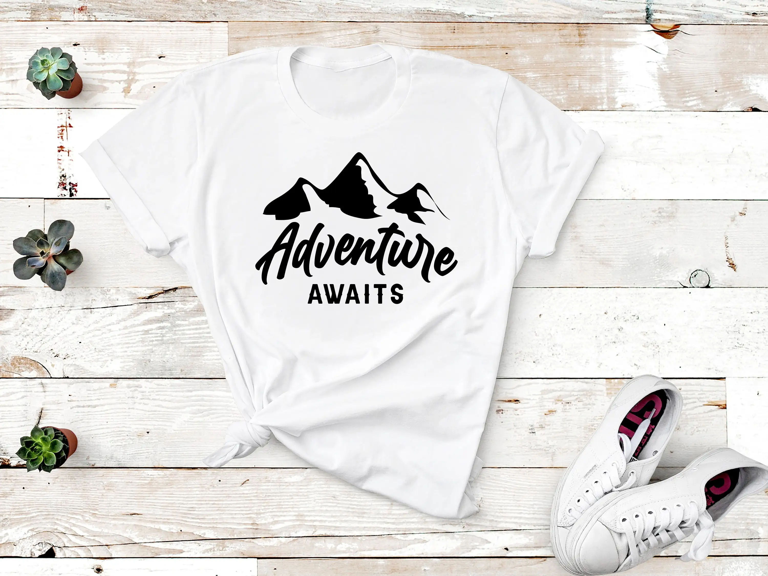 L'avventura ti aspetta T-shirt - Outdoor Adventure Mountaintop Backpack recensione e prezzo